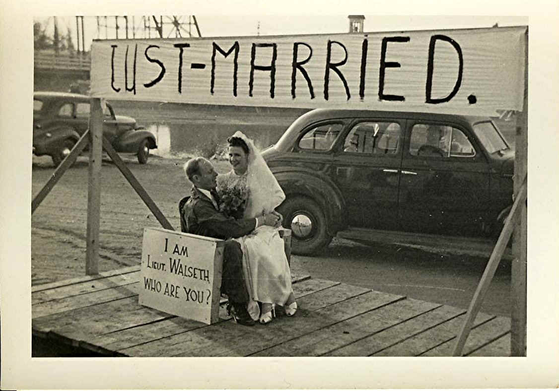 wedding June 1940.jpg (213850 bytes)